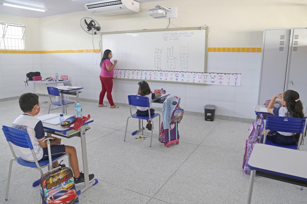 Início do 2º semestre letivo leva 32 mil alunos às escolas municipais