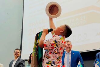 Poeta mirim de Amparo, Pedro Gustavo, participa da abertura da UNCME, em Brasília